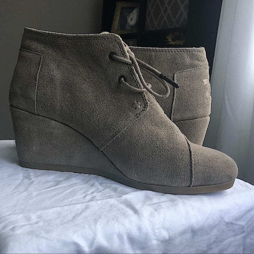 Toms Desert Wedge Bootie in Sand - Size 8.5